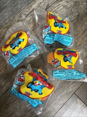 On Wheels Wendy’s Kids Meal bundle of 4 toys vehicles cars